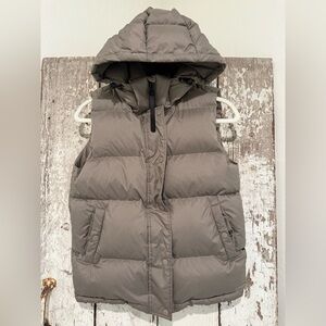 NWOT QUINCE Responsible Down Puffer Vest XS Stone Taupe